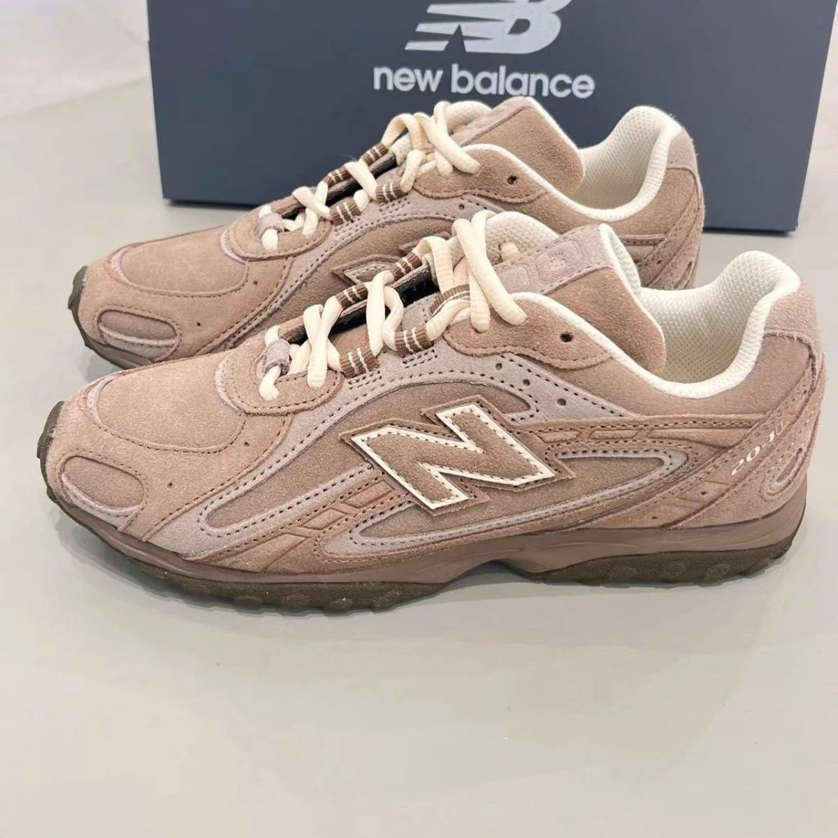 New Balance 204L